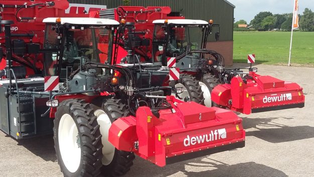 2 x DeWulf aardappelbunkerrooier geleverd door De Kruyf Aalten.
