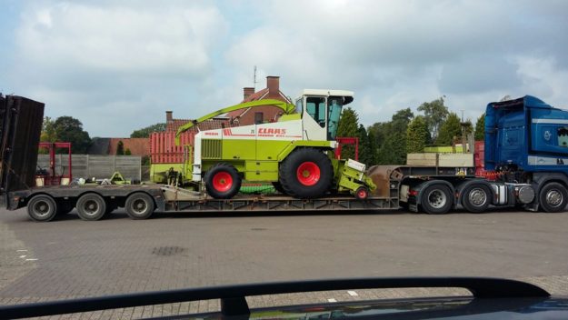 CLAAS 695 MEGA hakelaar: gistermorgen geleverd, gistermiddag al aan het werk!