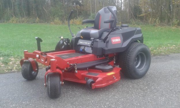 Deze robuuste Timecutter HD zero turn maaier in Aalten afgeleverd door De Kruyf Mechanisatie Aalten.