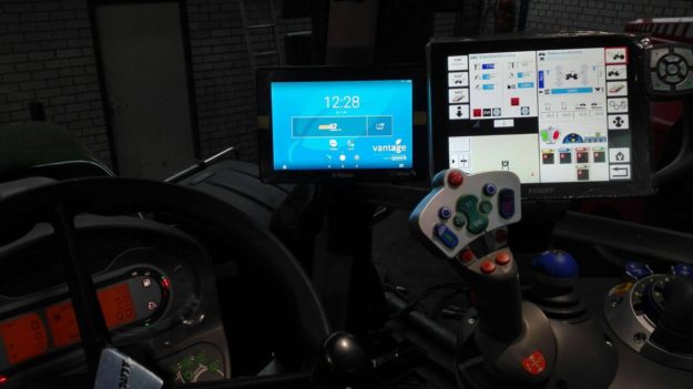 TRIMBLE GPS systeem, type GFX 750 + NAV 900 DGPS, geleverd voor de Fendt van Loonwerk- en Grondverzetbedrijf Van Hal v.o.f. in Voorst / Gendringen.