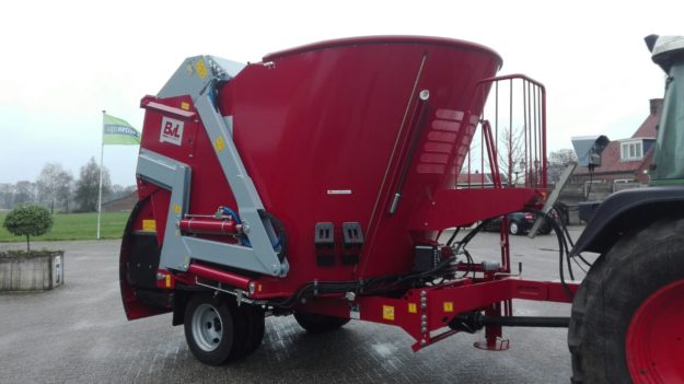 Zelfladende enkelvijzel BvL vermengwagen geleverd aan Bosker in Groenlo door De Kruyf Mechanisatie Aalten.
