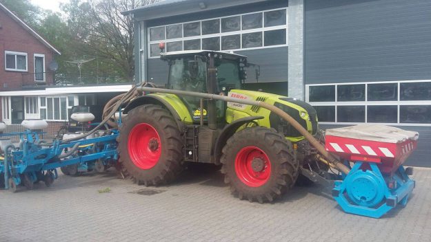 Mooie Axion 810 C-MATIC CEBIS afgeleverd aan Loonbedrijf V.o.f. Bleumink in Beltrum.