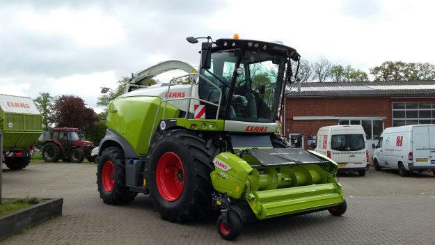 Net voor Koningsdag deze dikke CLAAS Jaguar 960 af mogen leveren aan Geurs Loon- Grondverzet- en Transportbedrijf Hengevelde.