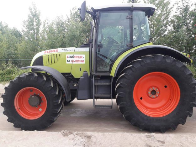 Afgeleverd aan Rick Schut Verhuur in Varsselder: deze CLAAS Ares 697 trekker met volledige powershift.