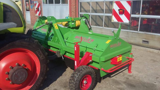 Baselier 1 Baselier loopklapper afgeleverd door De Kruyf Mechanisatie Aalten