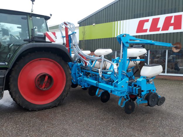 Woensdag deze Monosem NGP 4 8-rij maiszaaimachine geleverd aan een akkerbouwer in Groenlo.